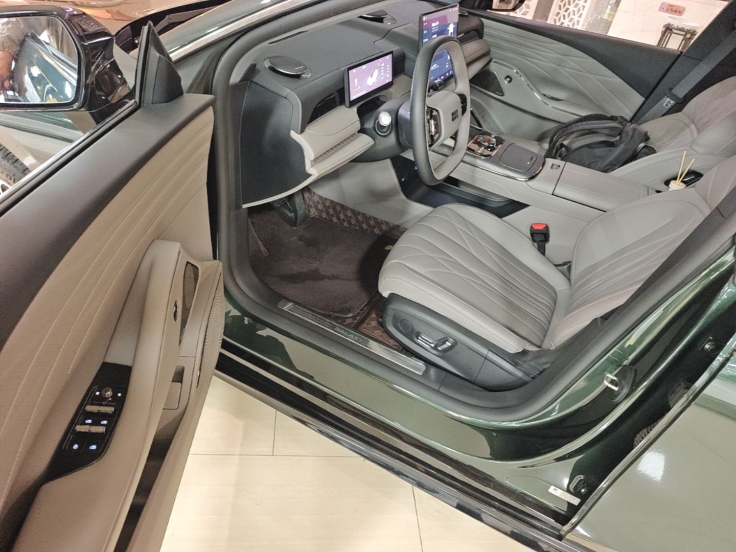 Geely Galaxy 8 2025 130km EM-i Deluxe Edition — снимка 18