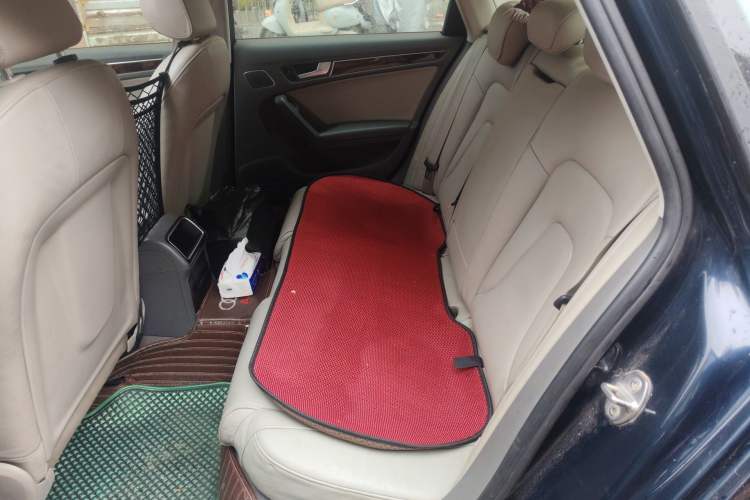 Used Audi A4L 2012 2.0 TFSI automatic Comfort trim level Left Rear Seat