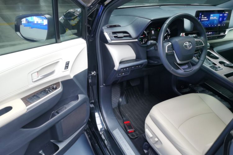 Used Toyota Granvia 2022 2.5L Hybrid Premium Edition Driver Seat