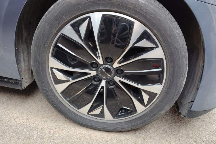 Used BYD Seal 2022 550 km Standard Range Rear-Wheel Drive Elite Version Right Front Wheel Hub