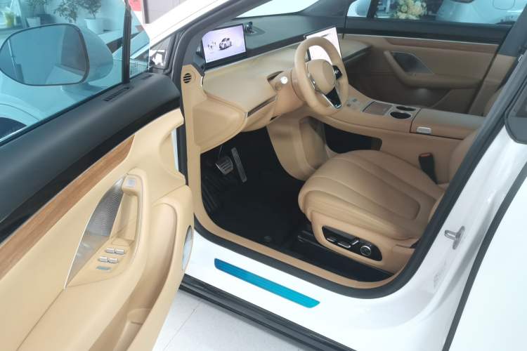 Used Hima Luxeed R7 2024 All-Electric 802 km Max