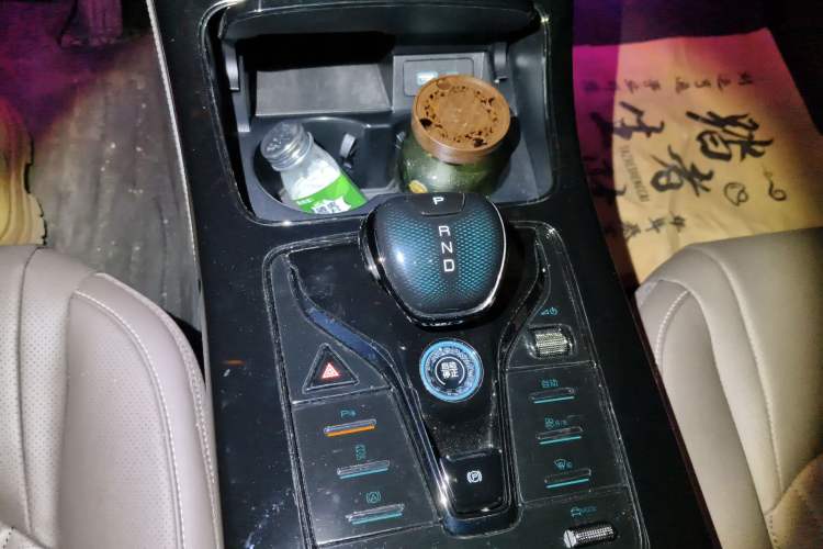 Used BYD Han 2024 DM-i Glory Edition 121KM Prestige Model Gear Lever