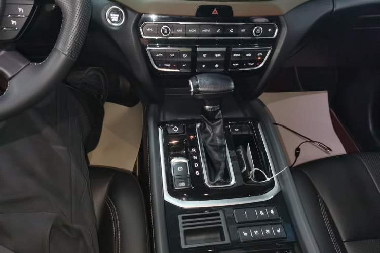 Used GAC Trumpchi GS8 2017 320T Two-Wheel Drive Luxury Smart Connectivity Version (7 Seats)
