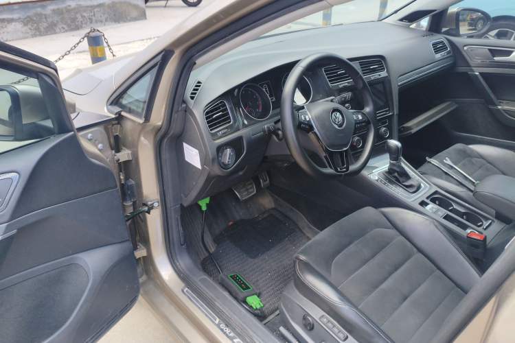 Used Volkswagen Golf 2018 230TSI Automatic Luxury Version Driver Seat