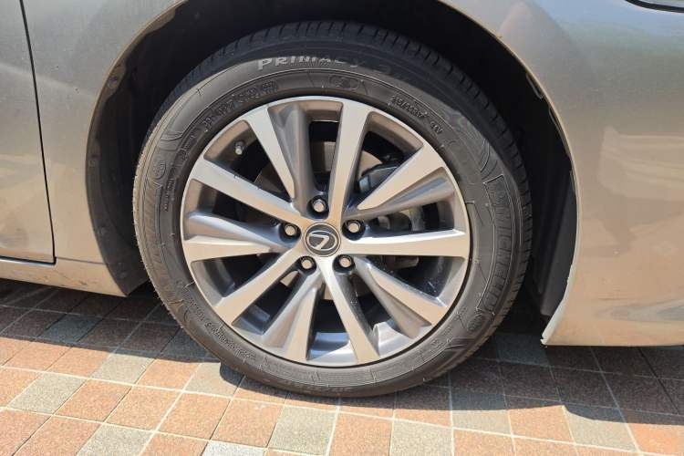 Used Lexus ES 2020 300h Premier Edition