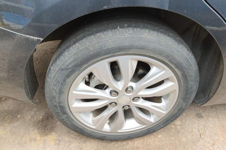 Used Buick GT 2021 Revised Version Flagship 1.5L Automatic Elite Edition Right Rear Wheel Hub