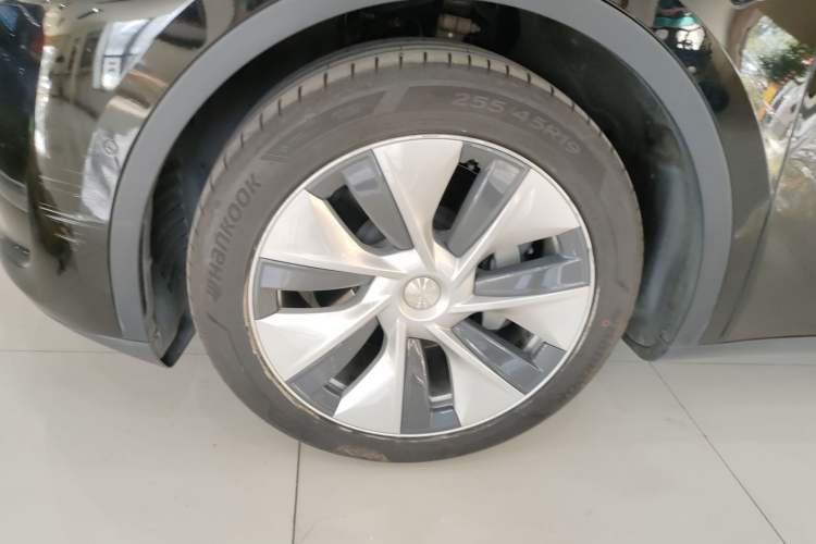 Used Tesla Model Y 2021 Long-Range All-Wheel-Drive Version 3D7