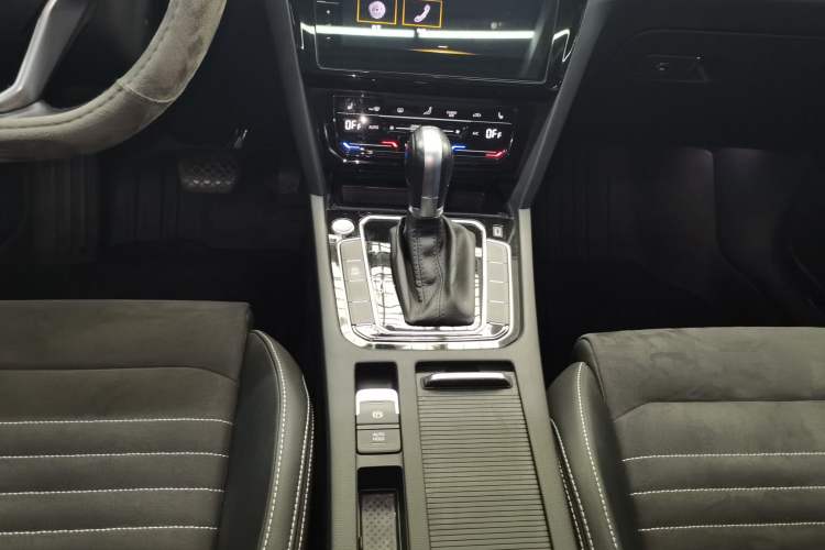 Used Volkswagen Magotan 2020 330TSI DSG Luxury Edition Gear Lever