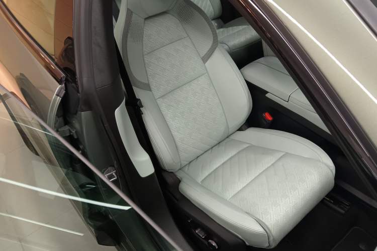 Used Zeekr 001 2025 WE Edition 100 kWh Rear-Wheel Drive
