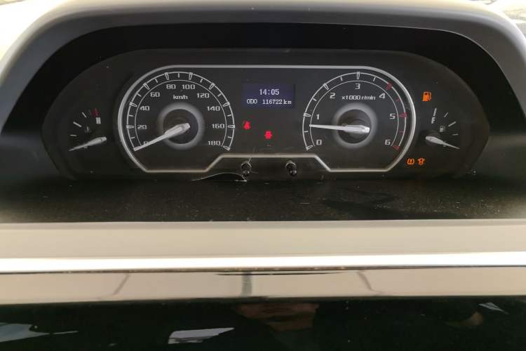 Used SAIC MAXUS Xintu V80 2021 2.0T Manual Classic Aoyuntong Short Wheelbase Mid-Roof 5/6-Seater