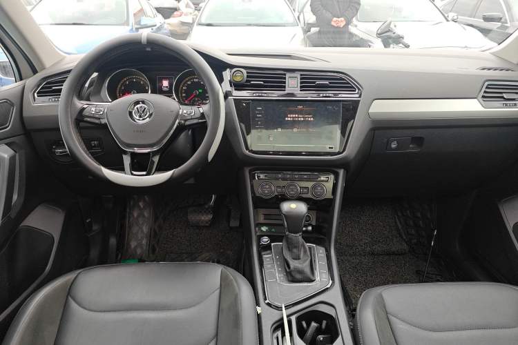 Used Volkswagen Tiguan L 2019 Updated Version 330TSI Automatic Two-Wheel Drive Panoramic Comfort Edition China VI Standard
