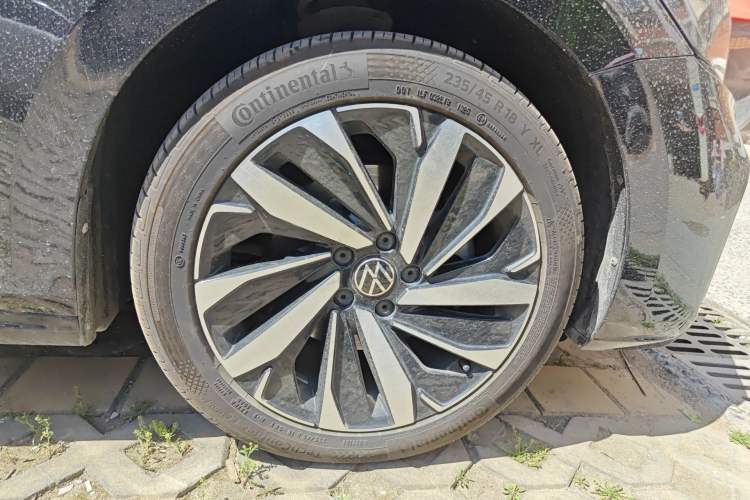 Used Volkswagen Passat 2022 330TSI Starry Elite Edition Right Front Wheel Hub