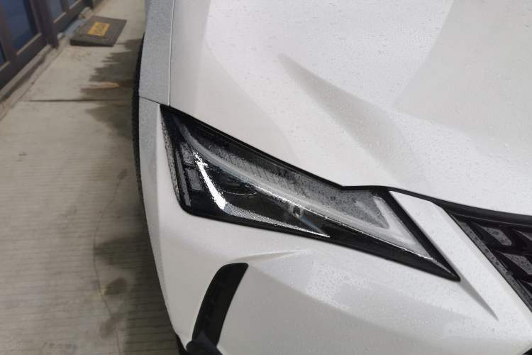 Used Lexus UX 2020 260h Explore-Cool Edition
