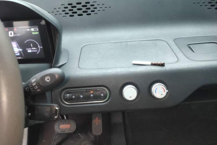 Used Baojun E100 2020 305KM Smart Drive Version Audio And AC Panel