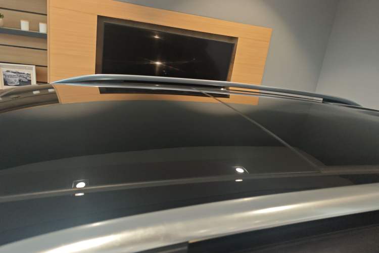 Used Volkswagen Tiguan L 2025 Model Outstanding Version 330TSI Automatic Two-Wheel Drive R-Line Longyao Edition Roof