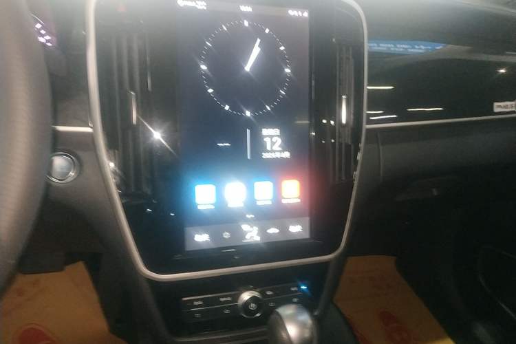 Used BYD Song MAX 2017 1.5T Automatic Smart Connect Elite 7-Seater Audio And AC Panel