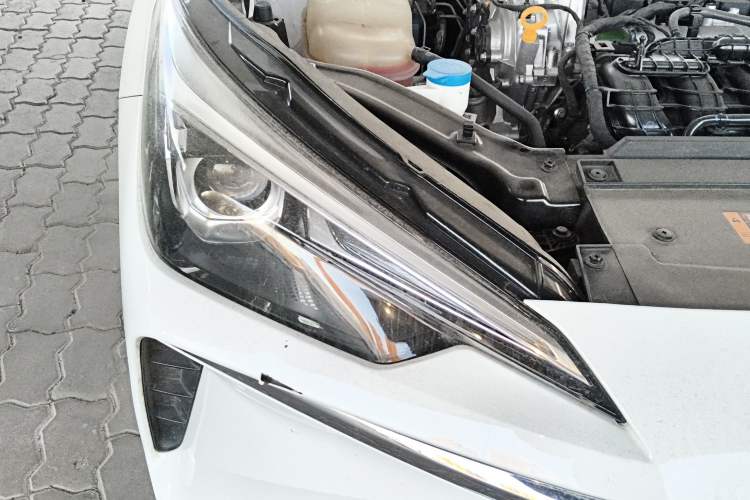 Used Roewe i5 2023 1.5L Manual Comfort Edition Right Front Headlight