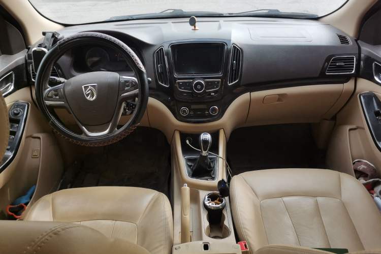 Used Baojun 730 2014 1.5L Manual Luxury Navigation ESP Version 7 Seats