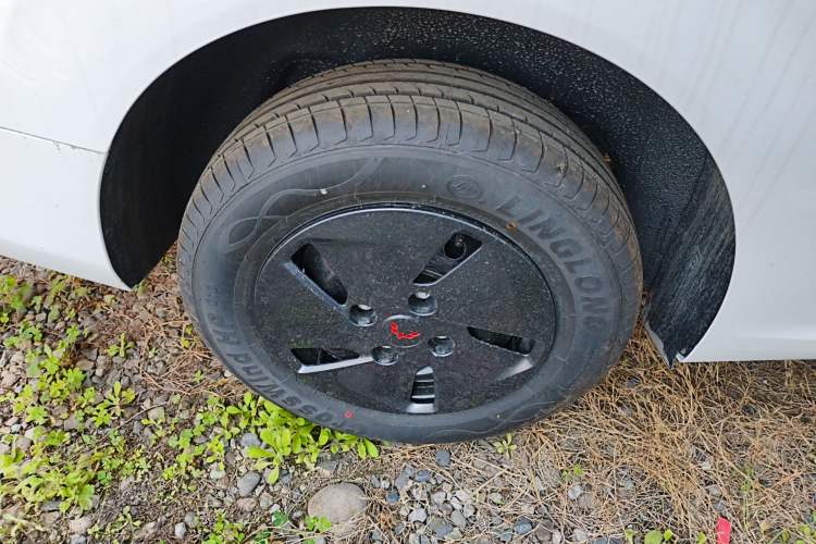 Used Wuling Hongguang New Energy 2025 Model Range-Extending Hybrid 150KM Comfort Edition Right Rear Wheel Hub