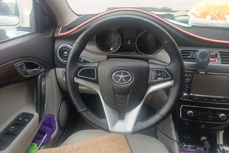 Used JAC Group Heyue 2014 1.5L Manual Luxury Version China IV Standard
