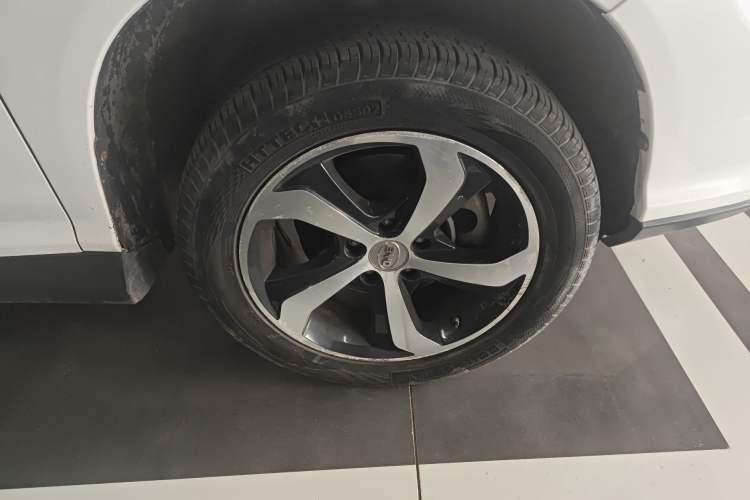 Used BYD S7 2017 2.0T Automatic Luxury Model Right Front Wheel Hub