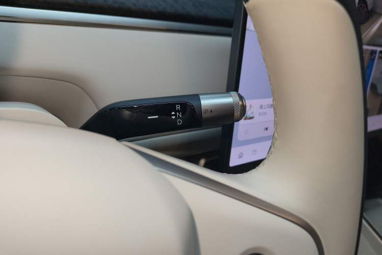 Used ONVO Luxeed L90 2025 Model—Ultra Six-Seater Version
