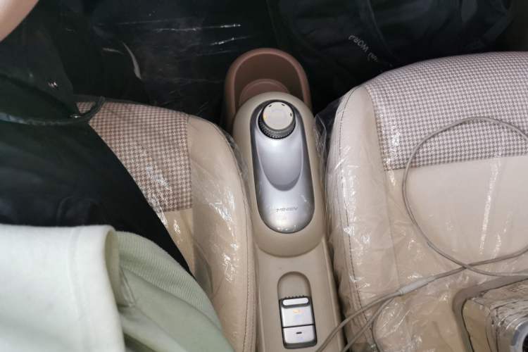 Used Wuling Hongguang MINIEV 2025 Four-Door Version Zhenxiang+ Edition Gear Lever