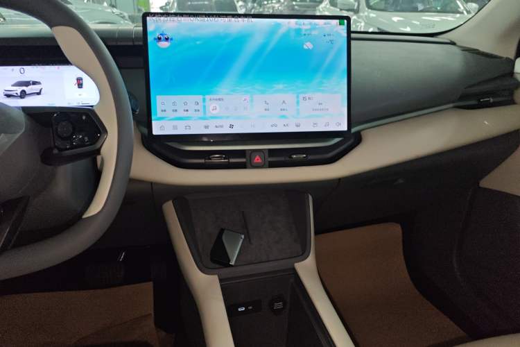 Used Lynk & Co 06 EM-P 2023 EM-P 56 Standard Range Pro Audio And AC Panel