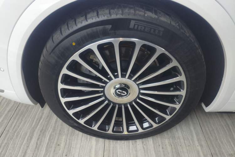 Used Hima AITO M8 2025 Extended-Range Ultra Version 53.4 kWh 5-Seater Edition Exterior 4