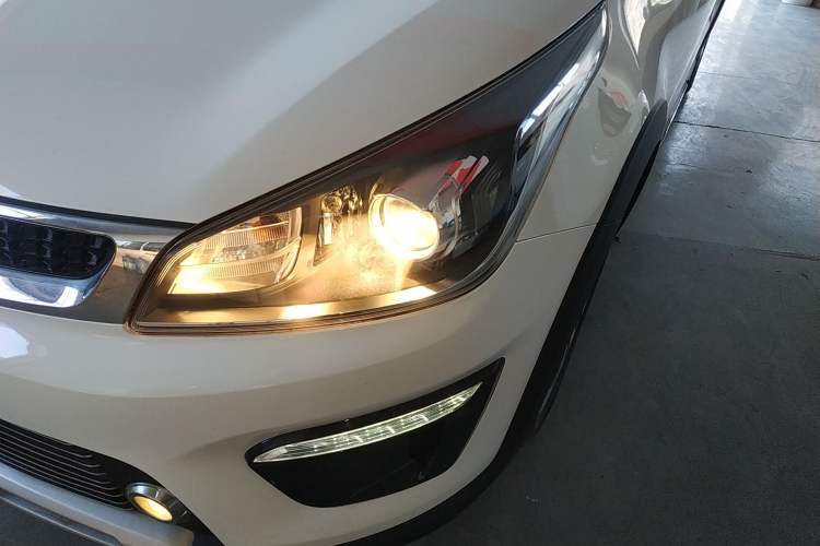 Used Kia KX Cross 2017 1.4L AT GLS
