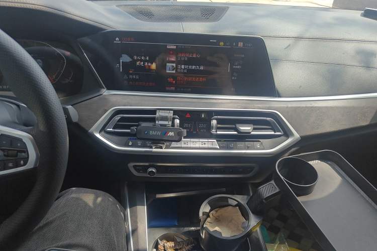 Used BMW X5 2021 xDrive40i Luxury Model with M Sport Package Audio And AC Panel