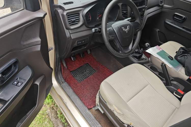 Used Wuling Hongguang V 2019 1.5L Standard Version China VI LAR Driver Seat