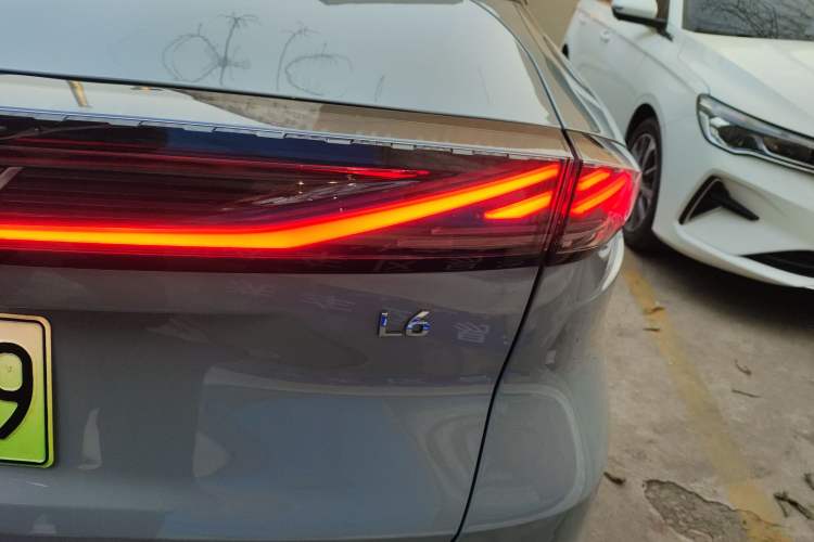 Used Geely Galaxy L6 2023 125km Starship