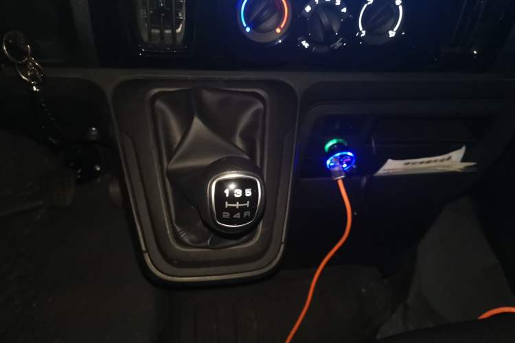 Used Iveco Daily 2022 2.5T A37 M1 Passenger Van 5-9 Seats Long Wheelbase Mid-Roof Design Dual Tires Side Sliding Doors