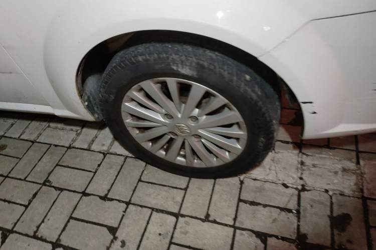 Used Buick Excelle 2015 1.5L Manual Classic Trim Right Front Wheel Hub