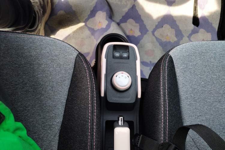 Used Chery QQ Ice Cream 2022 170km Sundae Phosphate Lithium-Ion