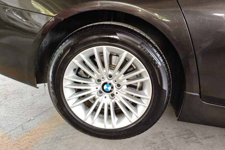 Used BMW 5 Series 2014 525Li Leading Model
