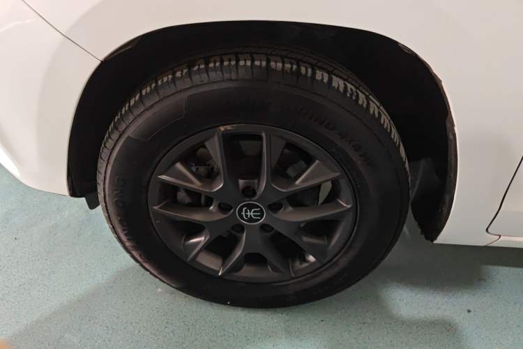 Used BYD Song 2020 Classic Edition 1.5T Automatic Elite Model Left Front Wheel Hub