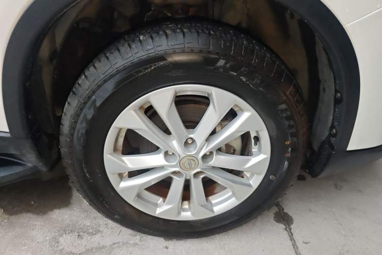 Used Nissan X-Trail 2015 2.0L CVT Comfort MAX Edition 2WD Right Front Wheel Hub