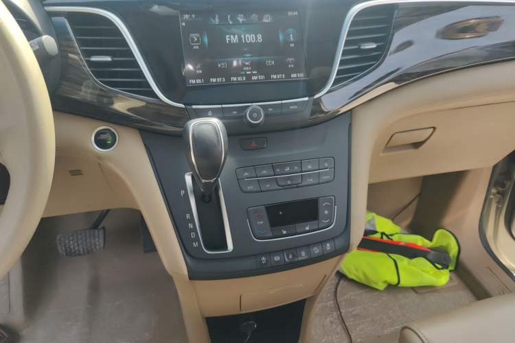Used Buick GL8 2017 ES 28T Premium Version China V Standard Audio And AC Panel