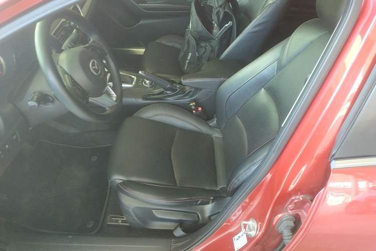 Used Mazda 3 Axela 2016 Sedan 2.0L Automatic Sport Model