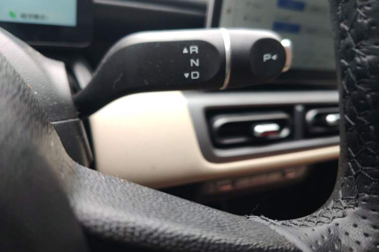 Used Wuling Bingo PLUS 2024 401 km Range 5-Seater Version Gear Lever