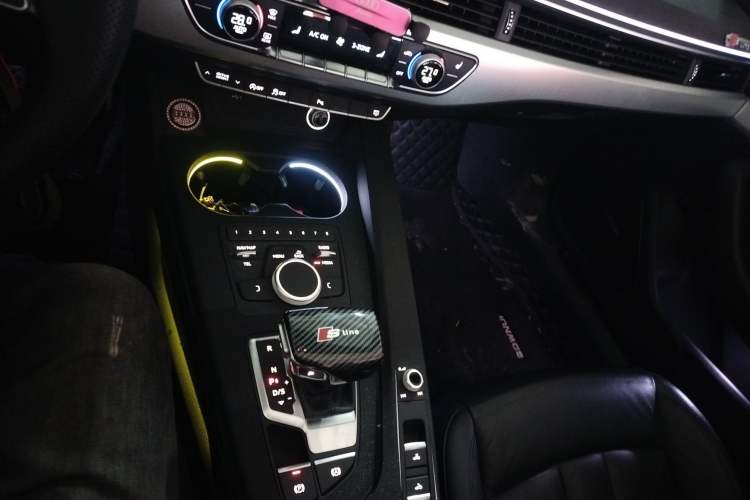 Used Audi A5 2020 Cabriolet 40 TFSI Fashion Edition China VI Emission Standard Gear Lever