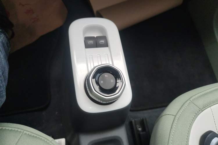 Used Geely Galaxy Panda 2025 210km Panda Rider Gear Lever