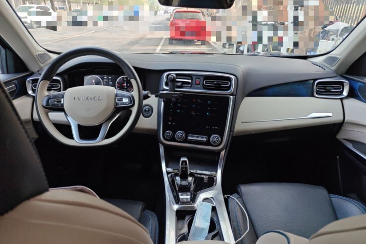 Used Lynk & Co 01 2019 2.0T Two-Wheel Drive Zhaopu Version China VI Standard Center Console