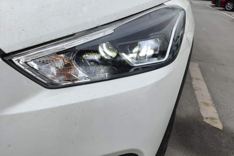 Used Nissan Kicks 2021 1.5L XV CVT Smart Connect Luxury Edition Left Front Headlight
