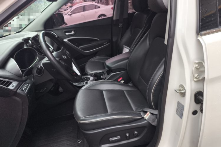 Used Hyundai Santa Fe 2017 2.0T Automatic Two-Wheel Drive Smart Version 7 Seats
