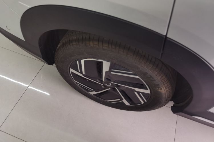 Used Wuling Xingguang S 2025 Model 510 km Flagship Version Right Rear Wheel Hub