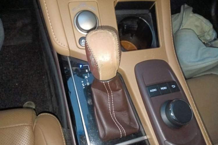 Used Lexus ES 2015 300h Luxury Edition Gear Lever