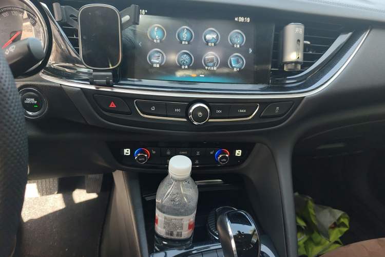 Used Buick Regal 2019 20T Elite Version China VI Standard Audio And AC Panel